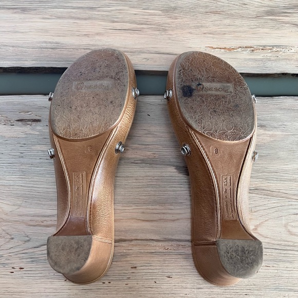 Onesole Interchangeable Traveler Shoe Base Comes With Black Tops - Picture 6 of 8